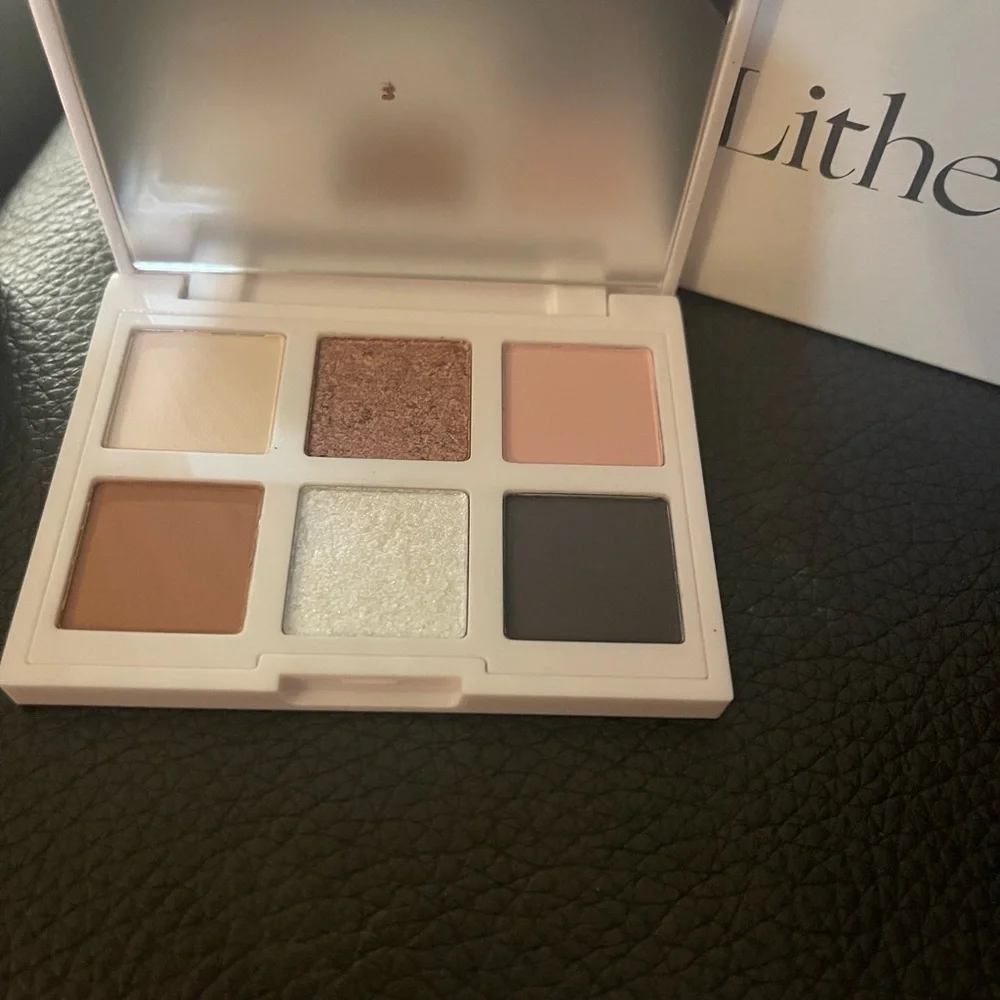 🔥BRAND NEW Lithe Radiant Eyeshadow Palette - Beige, Rose, Chocolate, Onyx